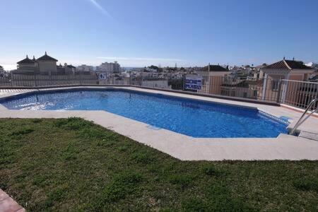 Amplio apartamento con piscina cerca de la playa Nerja Exterior foto